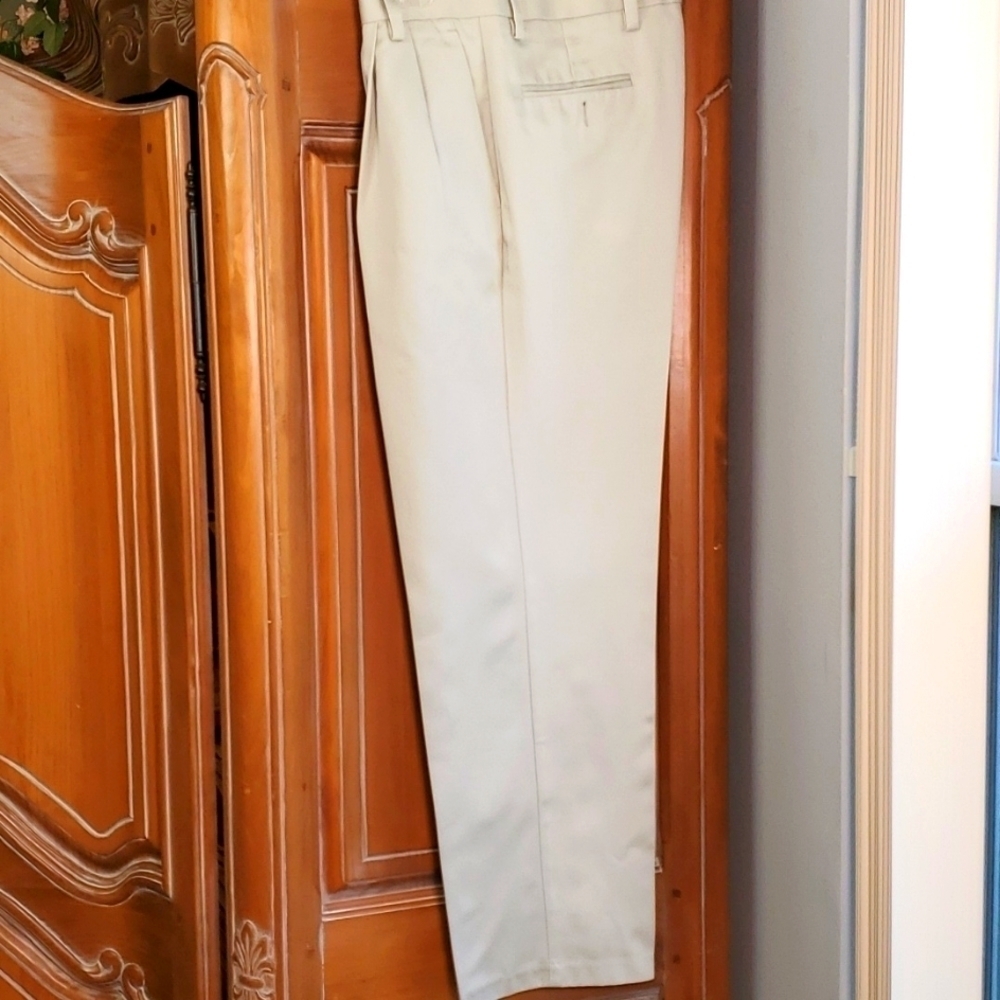 DOCKERS KHAKI SLACKS, Size 34 X 30, pleated front. Side pockets 2 button pockets